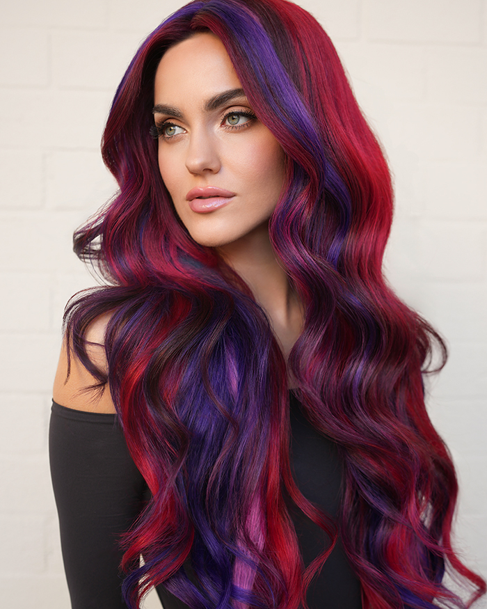 Model mit den Farben von Colorways von Paul Mitchell: Intensive, ausdrucksstarke Farben