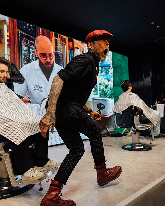 Bild von der Showbühne der REUZEL Barber Show Stuttgart 2025