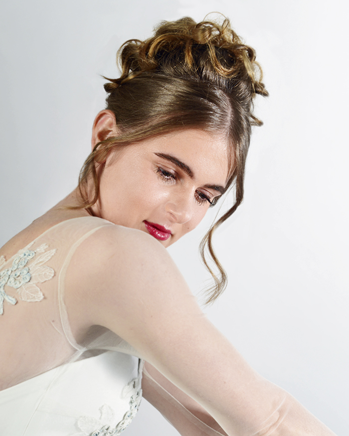 Brautfrisuren 2026 -Trends mit Volumen & Wellen der 70er & 80er Jahre