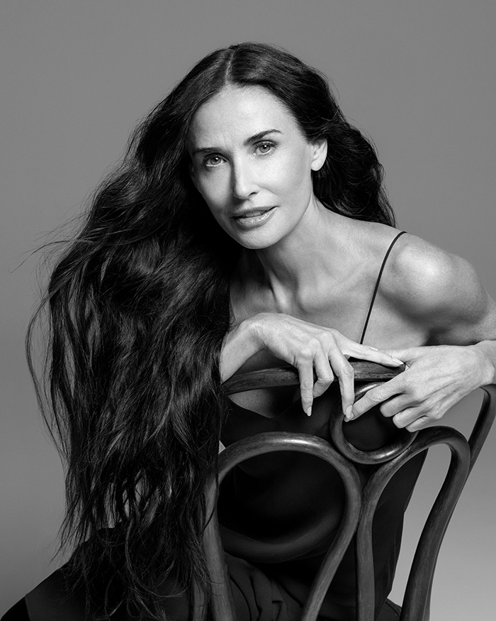 Longevity Haarpflege von Kerastase. Portrait des Gesichtes der Kampagne: Demi Moore