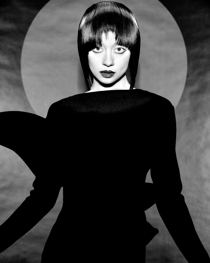 Modernes Haardesign und zukunftsweisende Hair Couture aus der Monochrome Edge Fotostrecke