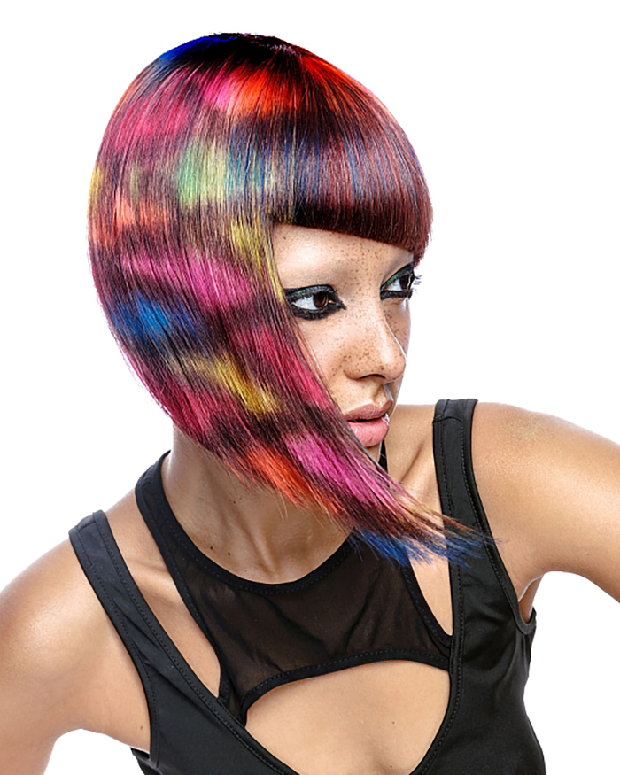 osoreru fearless fashion model mit schrägem, sehr buntem kurzhaarschnitt