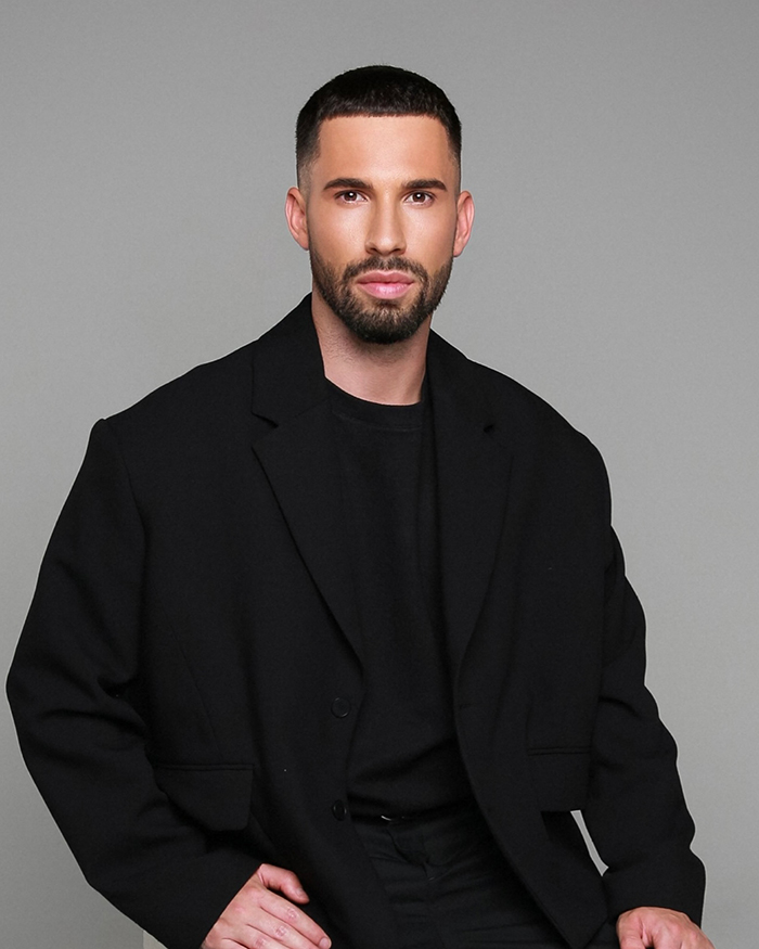 Portrait von Tim Mathé für das Interview zu perfekter und veganer Haarpflege